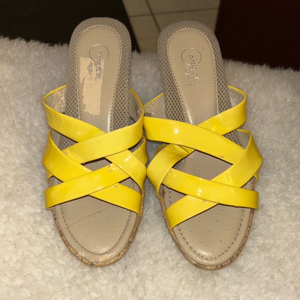 Yellow wedges